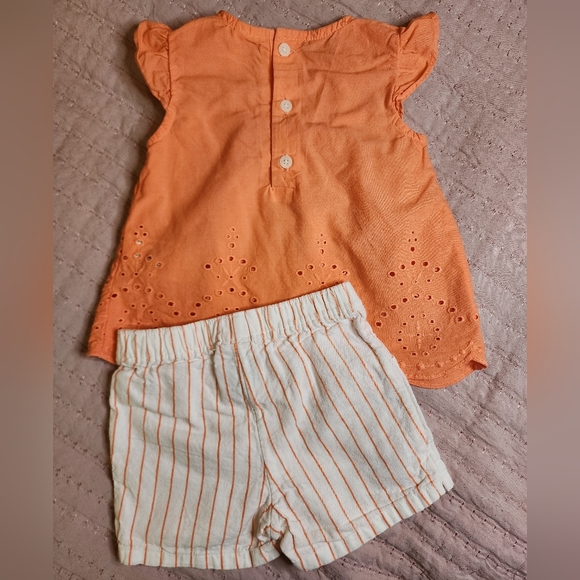 Carter's Baby Girl Outfit - 12 months - Picture 2 of 6